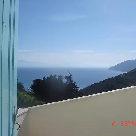 Frederike In Alonissos Old Town *