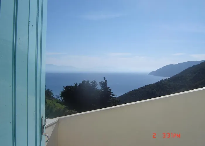 Frederike In Alonissos Old Town *