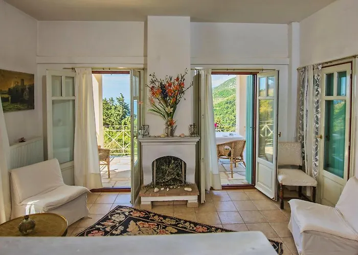 Frederike In Alonissos Old Town