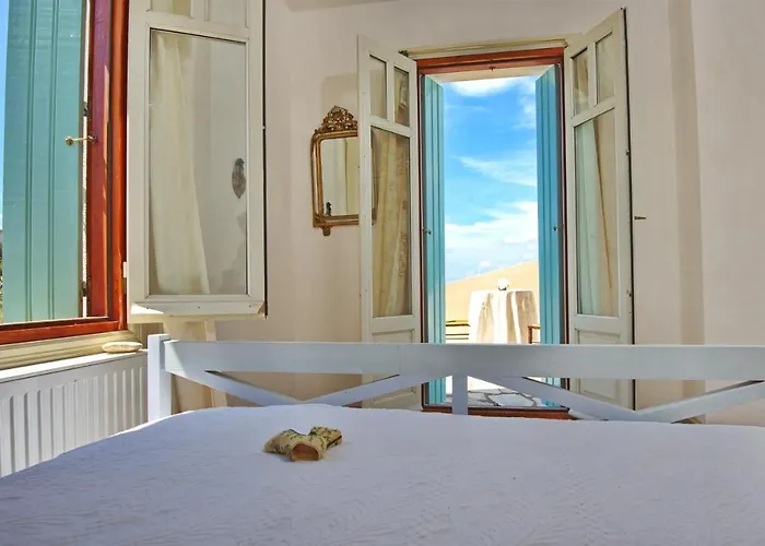 Frederike In Alonissos Old Town Alónnisos